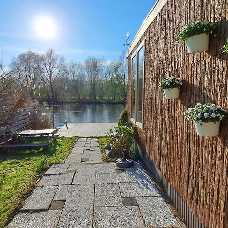 Het Witte Chalet Aan Het Water Van Monumentaal Fort Ooltgensplaat Eksteriør bilde