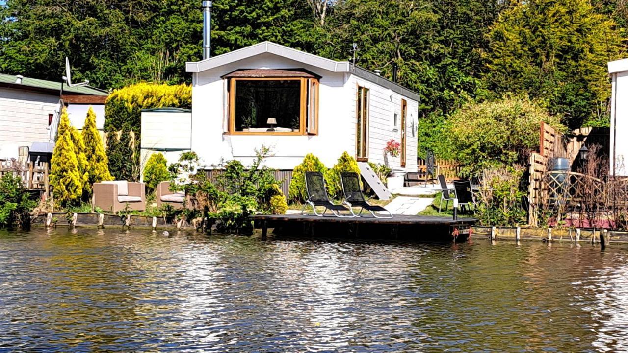 Het Witte Chalet Aan Het Water Van Monumentaal Fort Ooltgensplaat Eksteriør bilde