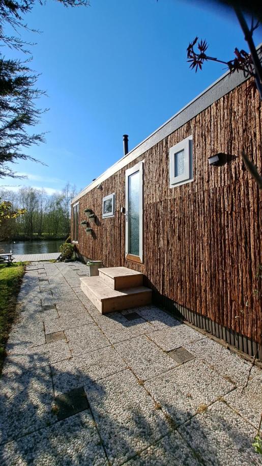 Het Witte Chalet Aan Het Water Van Monumentaal Fort Ooltgensplaat Eksteriør bilde